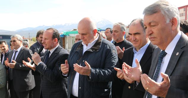 Isparta İl Müftülüğü’ nün yapımı devam eden hizmet binası yanında