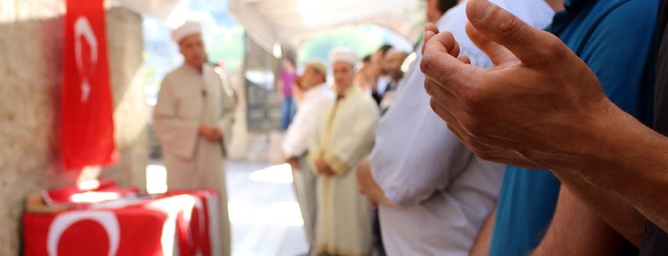 Halep’te meydana saldırılarda sonucu şehit olan soydaşlarımız için Isparta Ülkü Ocakları