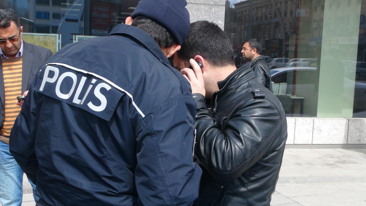 Isparta’da telefonla aradığı iki kişiden 40 bin lira değerinde ziynet