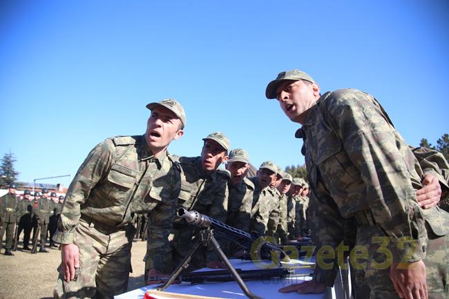 Eğirdir Dağ Komando Okulu ve Eğitim Merkezi Komutanlığında komando eğitimlerini tamamlayan asteğmen ve astsubaylar yemin etti.