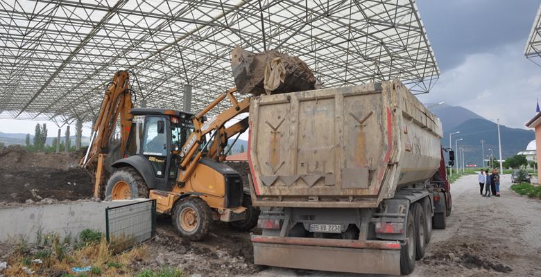 Vatan Mahallesinde faaliyet gösteren Deri Organize Sanayi Bölgesi’nden çevreye yayılan