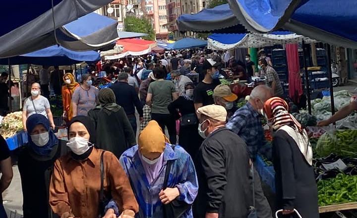 Isparta’da bugün 7 semt pazarı açıldı. Vatandaşlar pazarlara yoğun ilgi