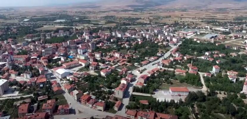 Isparta’nın Şarkikaraağaç ilçesinde bıçaklama olayı yaşandı. İş yeri sahibini bıçakladığı