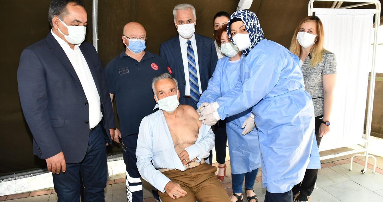 Isparta’ya gelen Sabah Gazetesi Köşe Yazarı Yavuz Donat Kovid-19’la mücadele