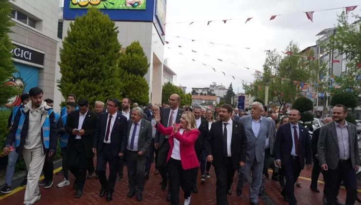 İYİ Parti’den El Ele, Kol Kola, Omuz Omuza İktidara Yürüyüş