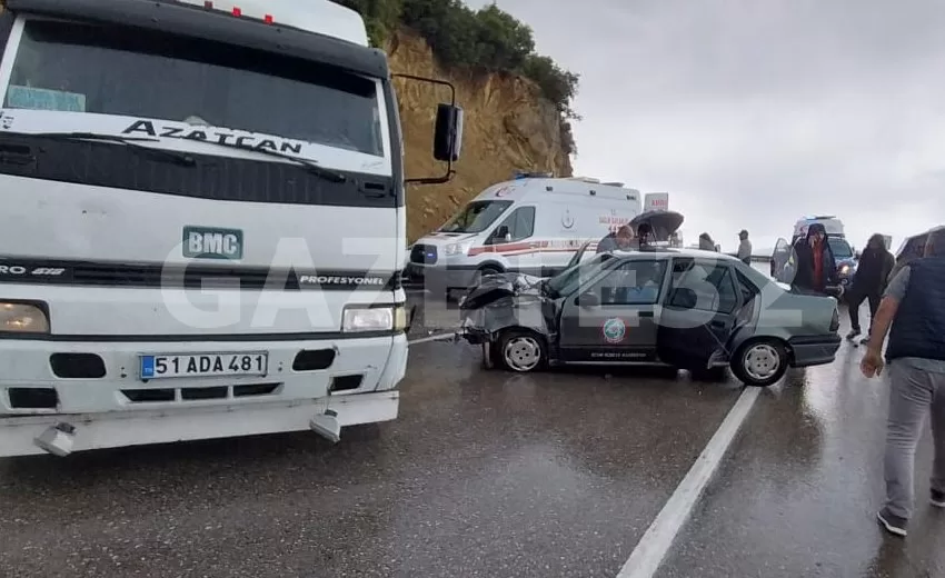 Isparta’da yağış nedeniyle kayganlaşan yollarda kazalar meydana geliyor. Eğirdir –