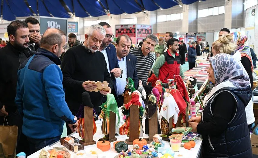 ‘Kitaplar Gül Açıyor’ temasıyla 13 Aralık’ta kapılarını kitapseverlere açan 7.