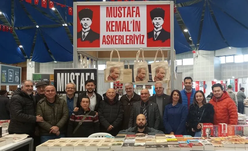 CHP İl Başkanı Ve Yönetimi Kitap Fuarında